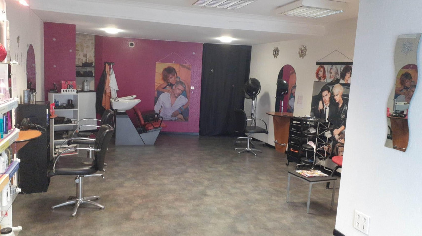 Salon de coiffure mixte à reprendre - Saint Jean d'Angély et ses environs (17)